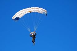 开云体育登录-胜利的签名，当爱德华兹在最后一秒为湖人烙下唯一印记