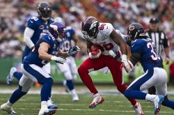 开云体育入口-突破人设囚笼，当字母哥不再只是他自己