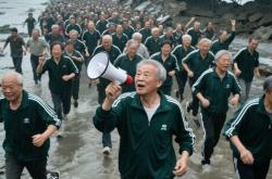 开云体育官方网站-团队意识强烈，球队集体向前冲刺