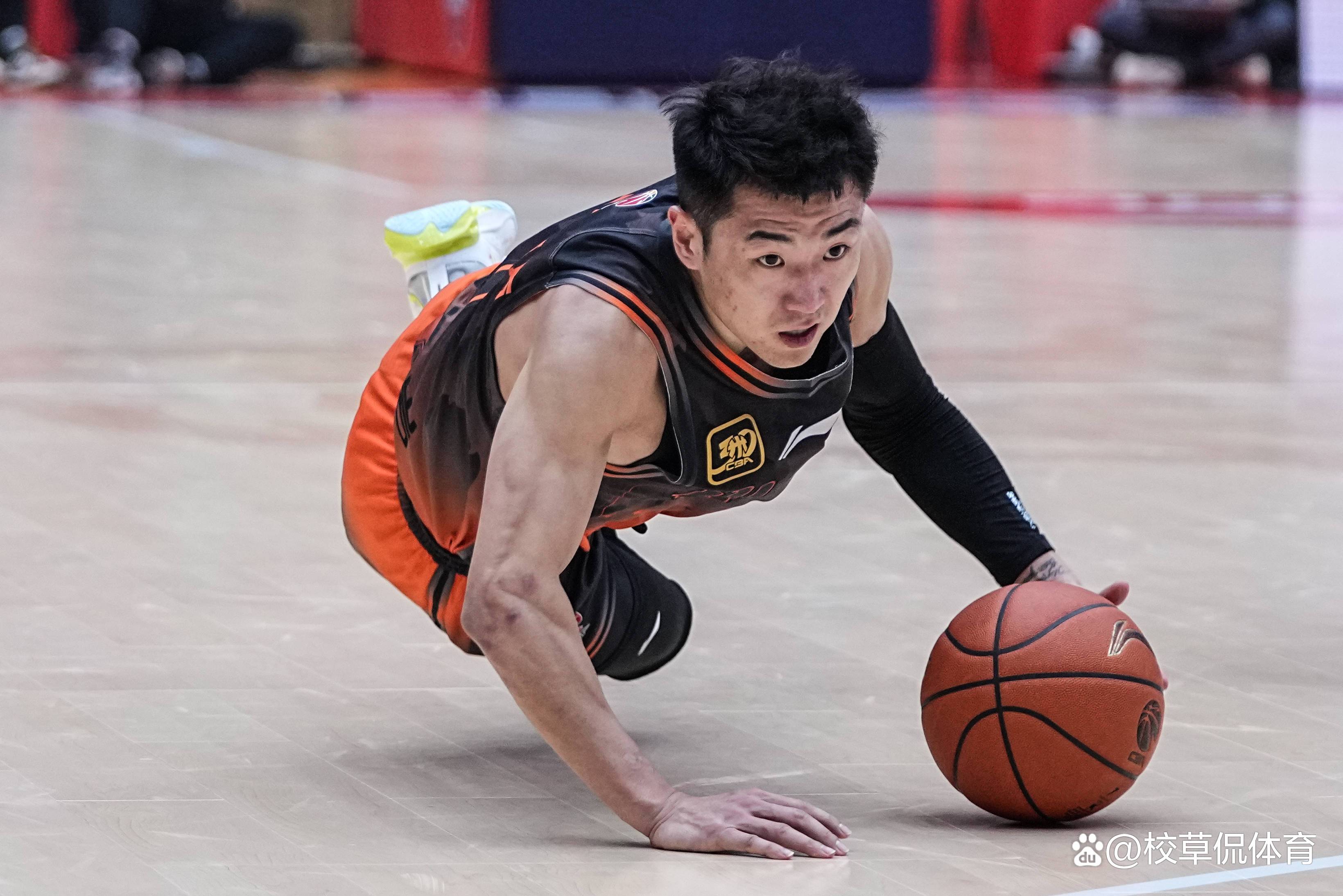 江苏队客场击败陕西队，凭借关键胜利的简单介绍