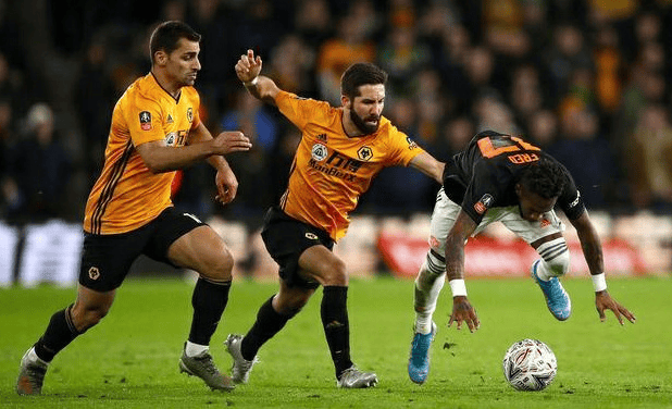 桑德兰主场击败热刺，豪取分