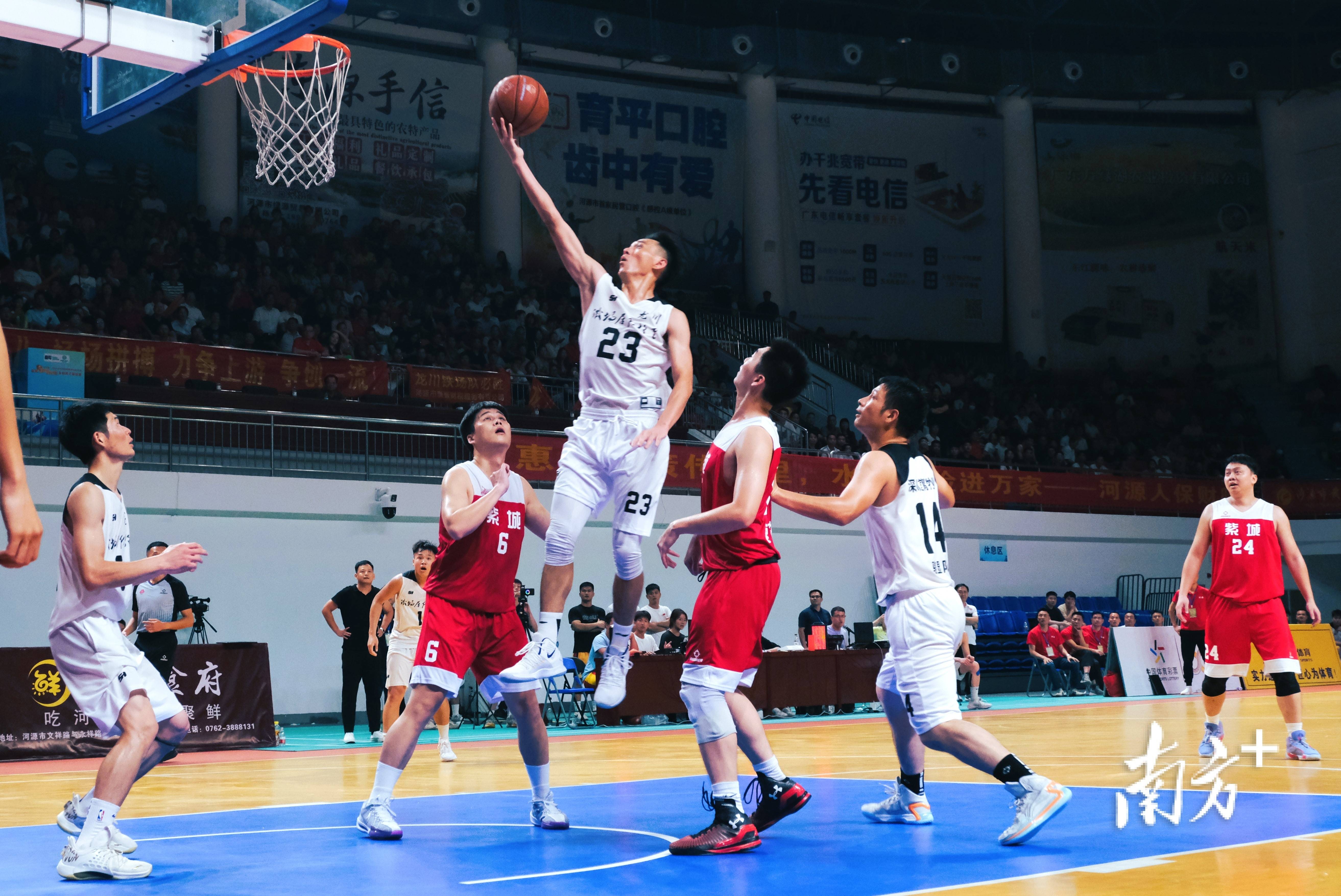 精彩瞬间连连，球场激情高涨的简单介绍