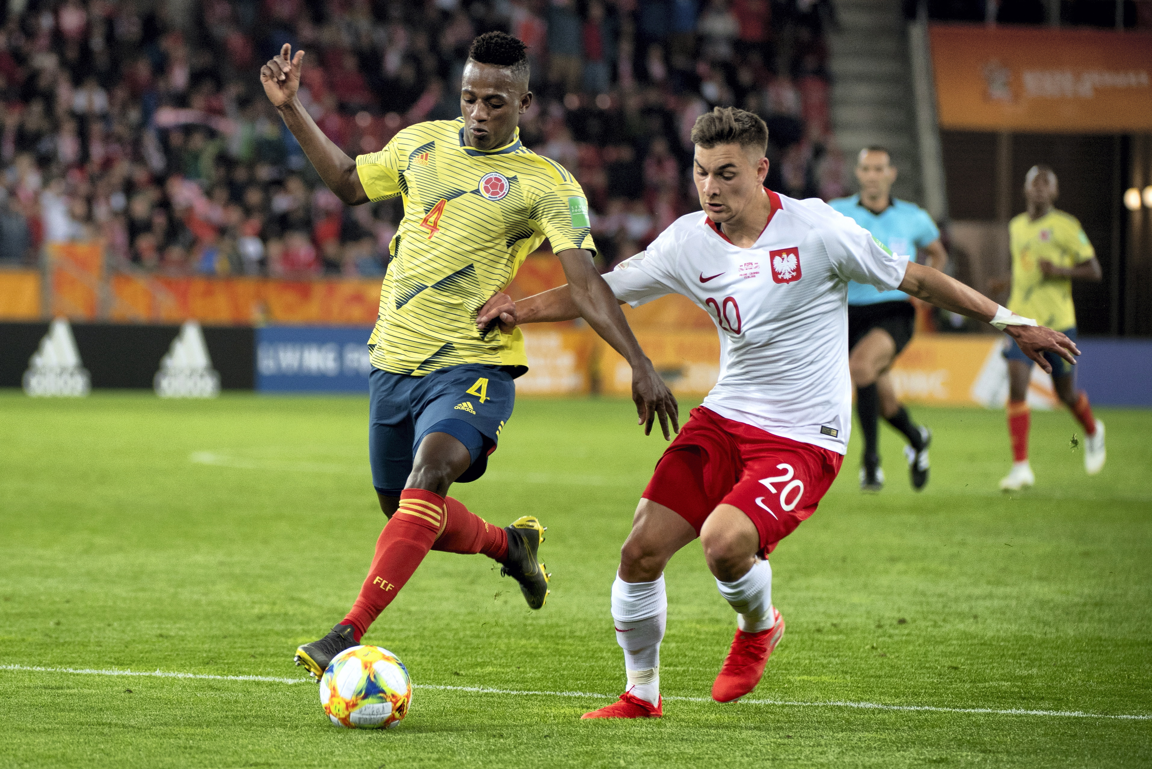 波兰队胜泰国，拿下宝贵三分