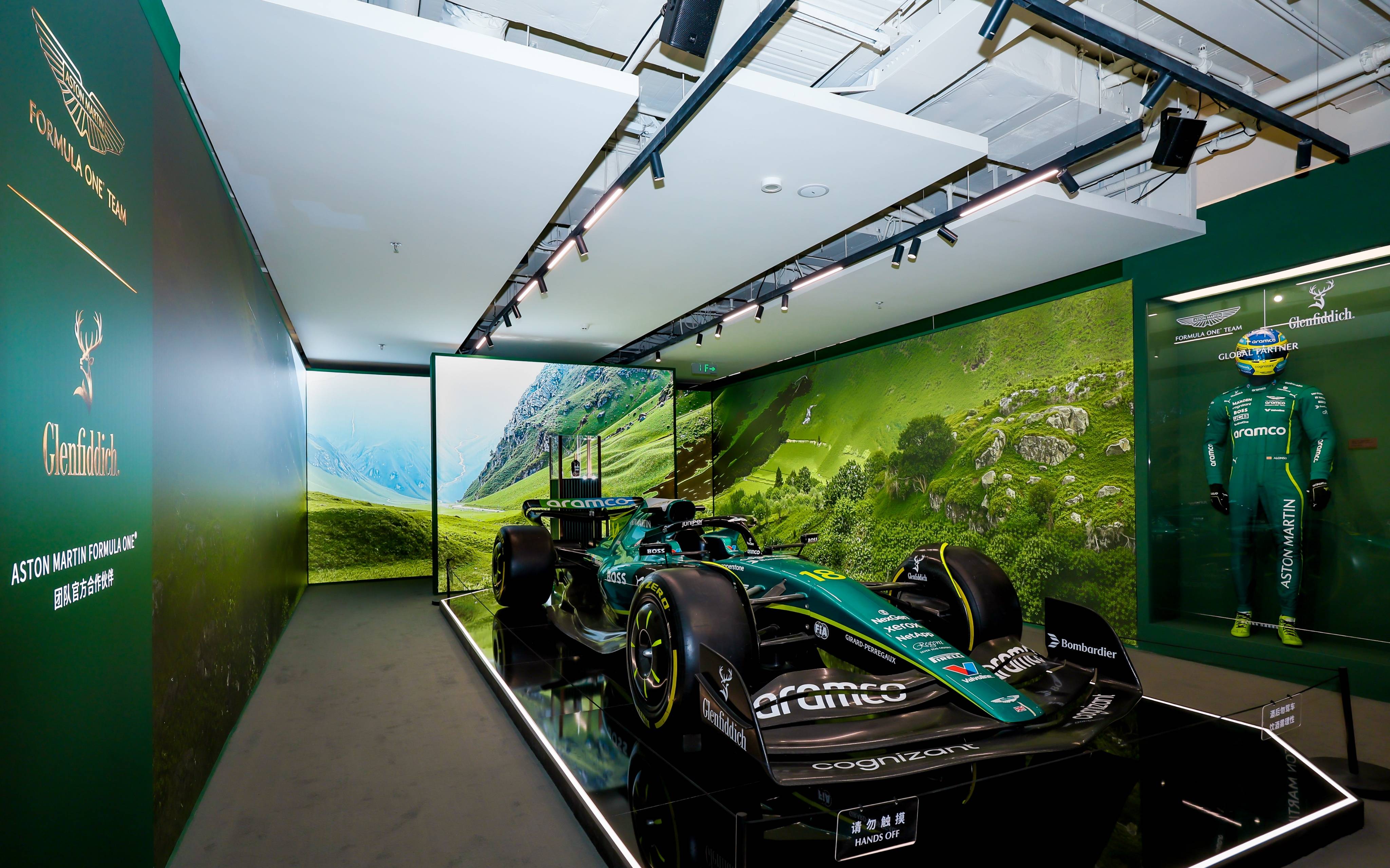 梅赛德斯力克阿斯顿马丁,拉塞尔统治全场的简单介绍 梅赛德斯力克阿斯顿马丁,拉塞尔统治全场的简单介绍