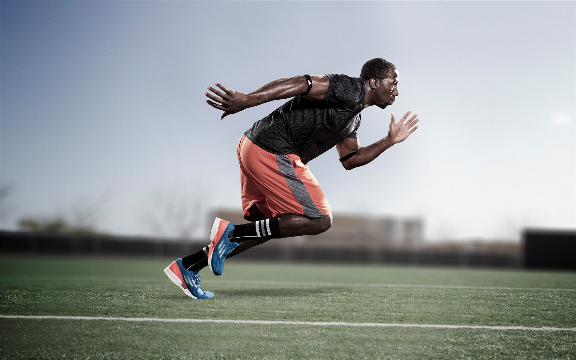 答案在球场另一边，当哈利伯顿用大场面，为雄鹿写下速胜方程式