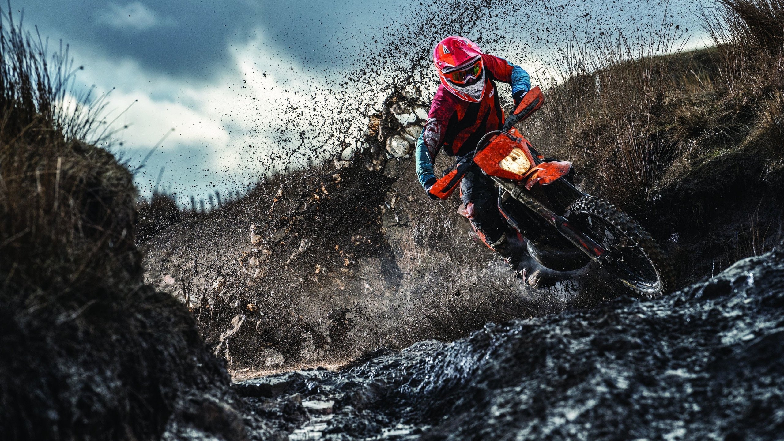 两个背影,一种孤勇,当克罗地亚撕碎剧本,C罗扛起世界的重量