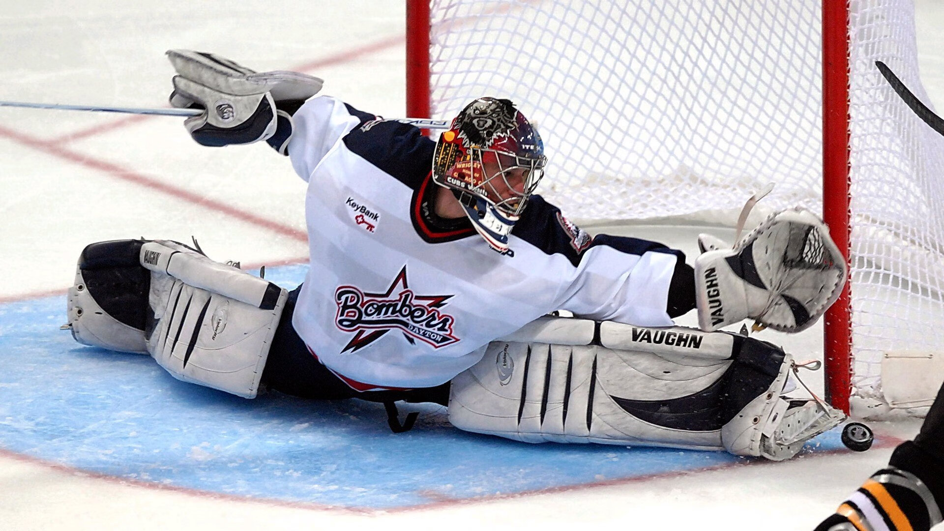 东京客厅与釜山球台，当旧王冠在技术革命中震颤